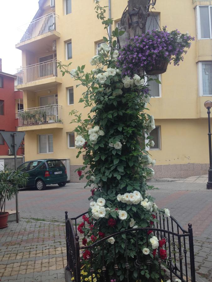 Marinela Apartments Pomorie Buitenkant foto